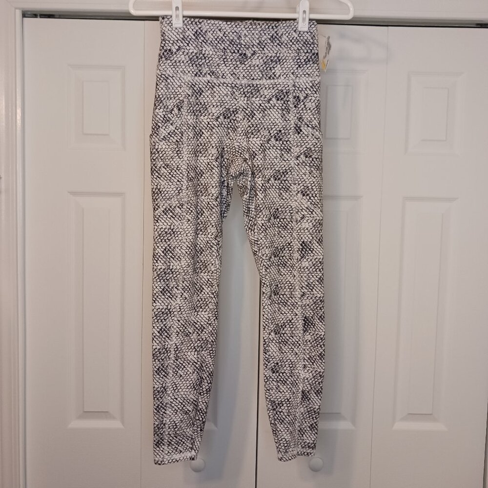 #274 3/$18 - Balance Black/White Leggings Size Small